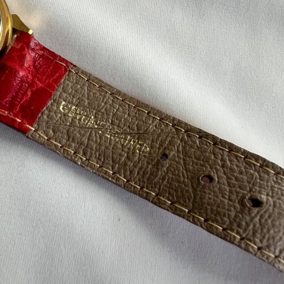 Vintage GUESS Red Leather Band Gold Tone Womens Fashion Watch main image 8